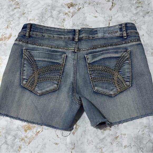 Jean cutoff shorts in excellent condition, size 13 Embellished back pockets - Picture 2 of 4